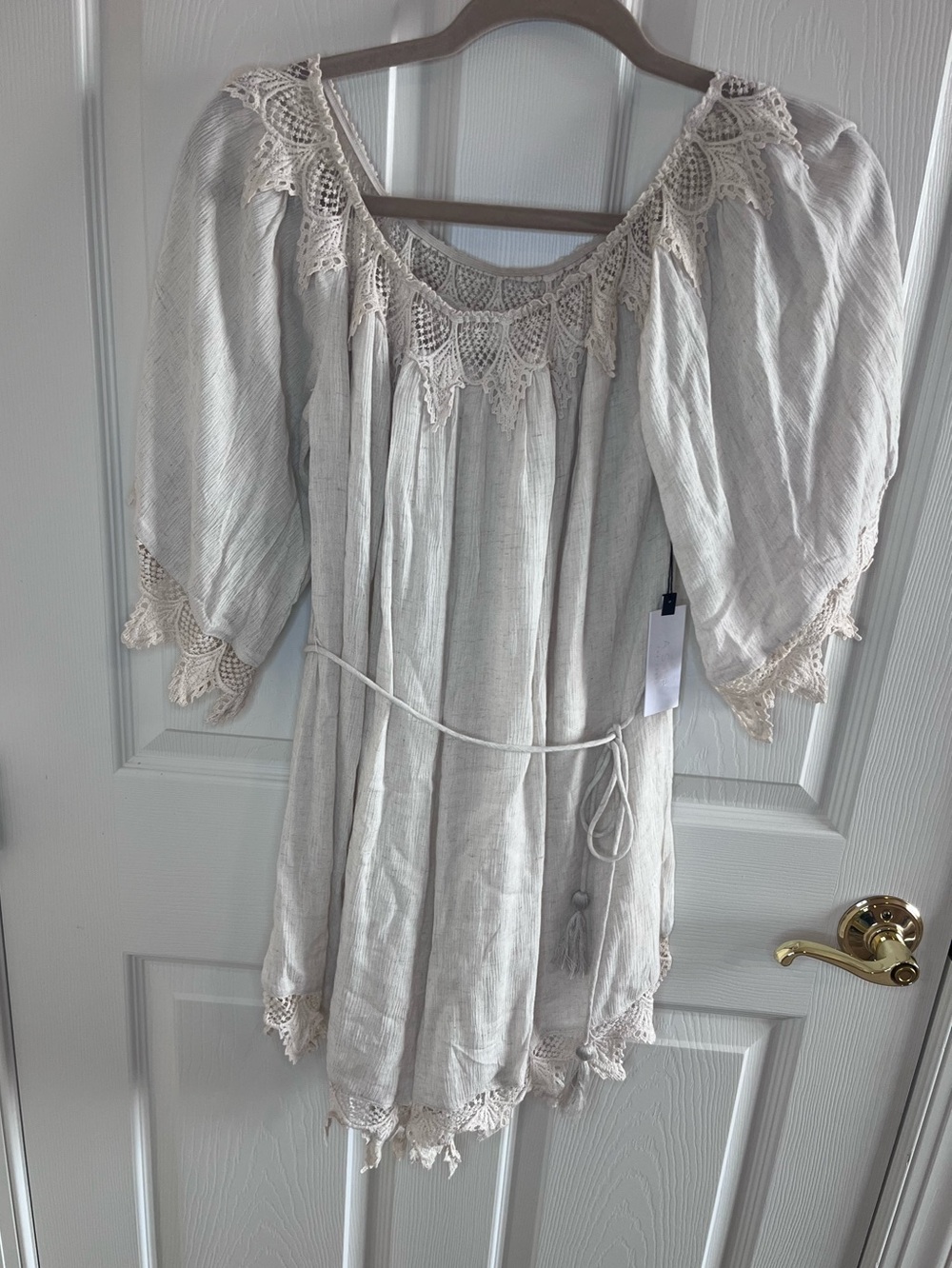 NWT ASTR The Label Linen Romper XS Boho Lace Trim Scoop Neck